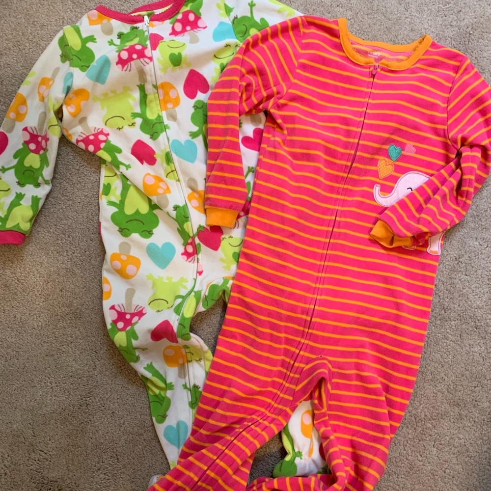Lot of 2 Carters Footie Pajamas size 4T